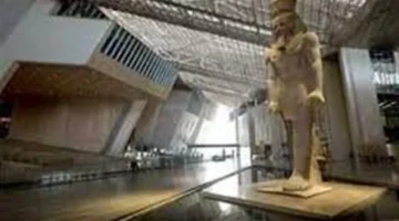 تمثال مذهل.. اعلِن حضورك بالزي الملكي الفرعوني أمام رمسيس الثاني في المتحف الكبير افتراضيًا!